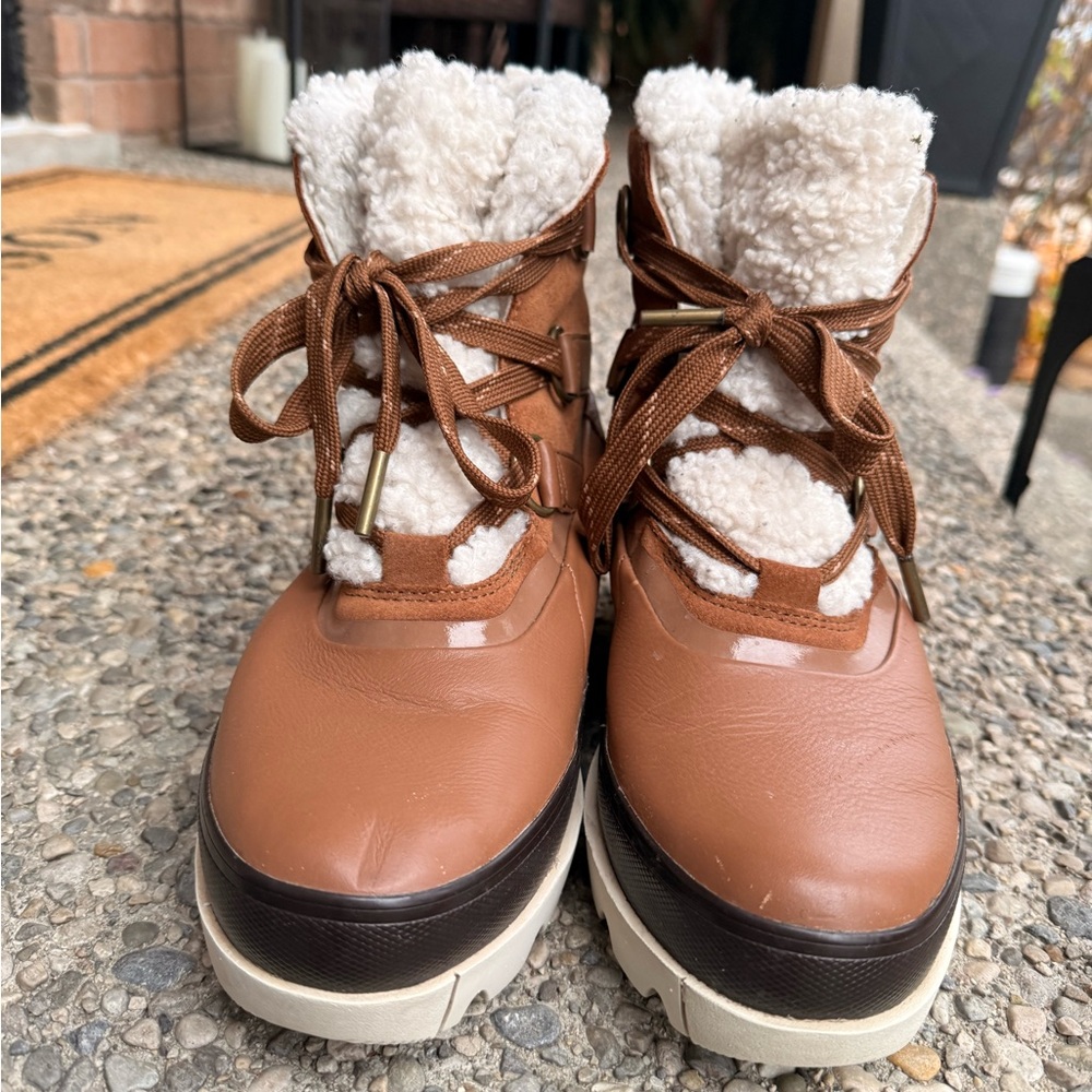 Women’s Sorel Brown and Cream Winter Boots size 9